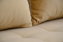 Canapea extensibila Velvet, 3 locuri, peste 100 culori disponibile, dimensiune pe comanda de la 210x95cm