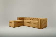 Coltar Extensibil cu sezlong Chesterfield Studio, dimensiune pe comanda, peste 100 culori disponibile