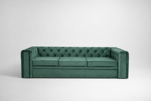 Canapea extensibila Chesterfield Studio 2, 3 locuri, la comanda, 100+ culori, cu picioare